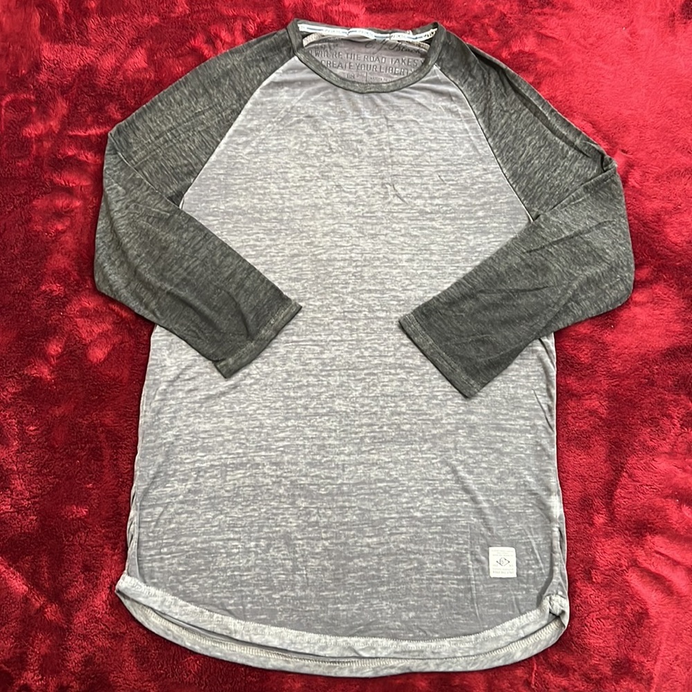 Mid sleeve grey T shirt